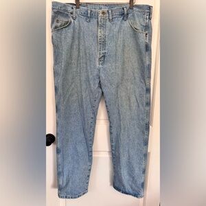 Vintage 90’s / y2k distressed wrangler Dad jeans. Relaxed fit size 44x30